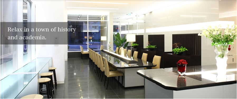 Relax in a town of history and academia. Convenient for both business and pleasure