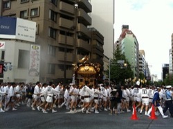 深川八幡祭り2015二の宮渡御中央区2.jpg