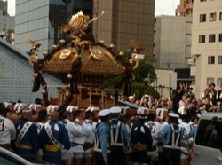 深川八幡祭り2015二の宮神輿渡御永代橋4.jpg