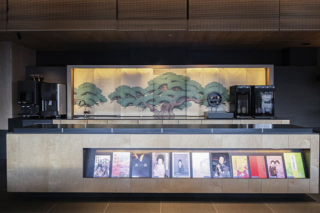 Lounge where you can enjoy Kyoto's traditional culture and its delicious sake and wine