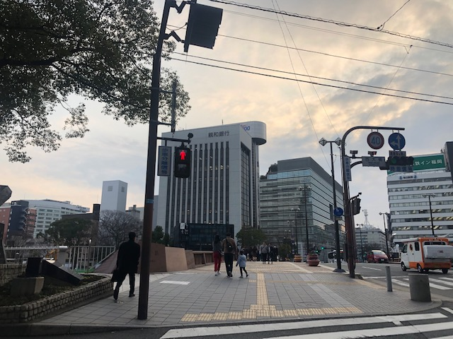 ファミマ前横断歩道.png