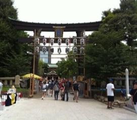 深川八幡祭り子供神輿大鳥居前.jpg