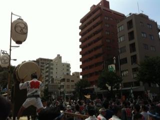 深川八幡祭り子供神輿大鳥居前太鼓.jpg